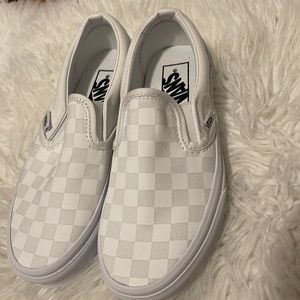 Classic slip on (checkerboard) true white size 4y